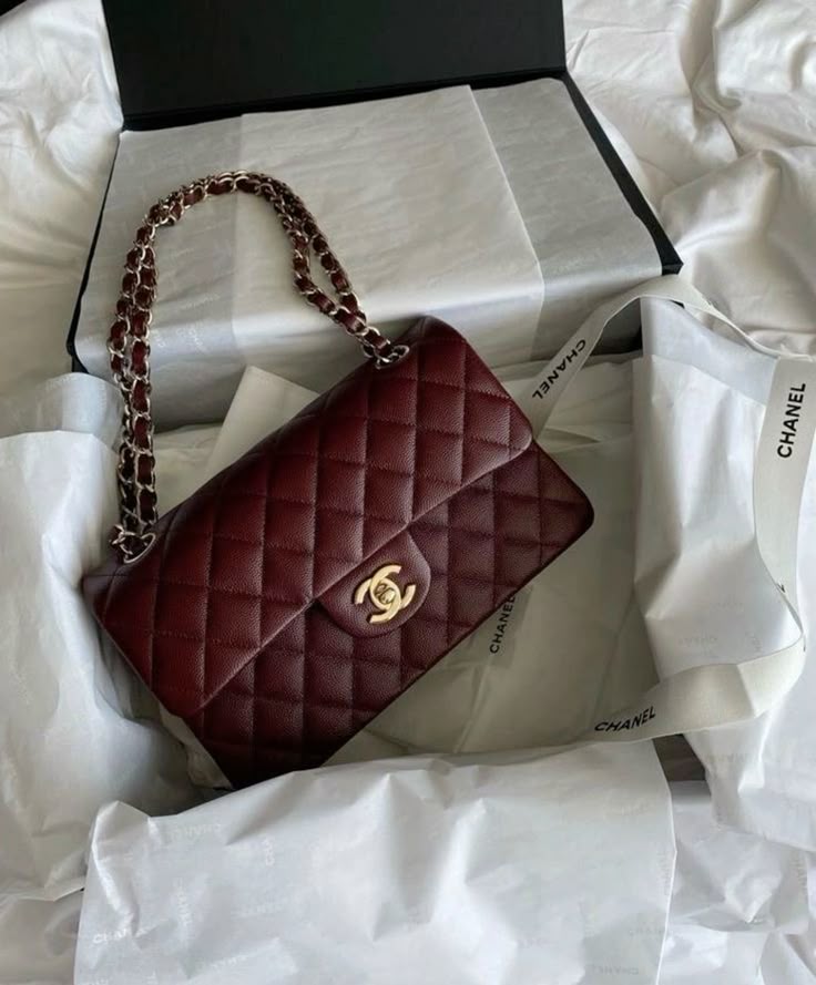 Sac femme maroc bordeaux matelassé luxe avec chaîne dorée Sac femme maroc bordeaux matelassé luxe avec chaîne dorée