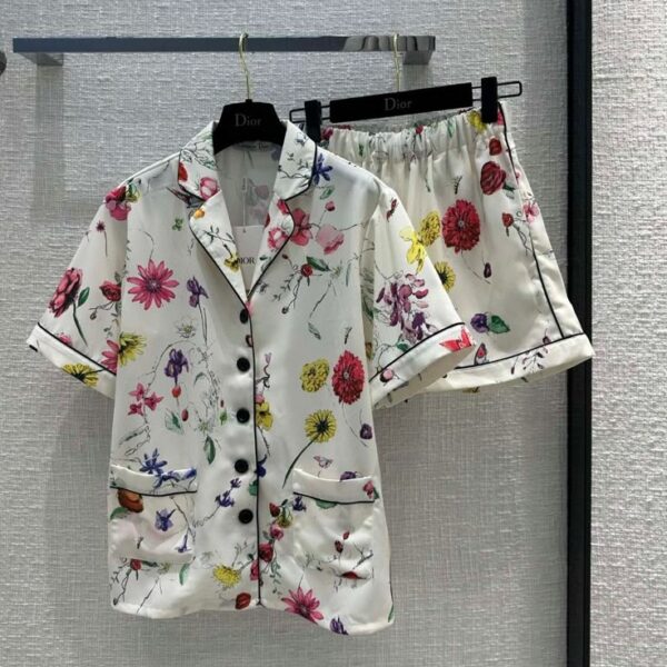 Pyjama chic femme maroc blanc fleuri en satin avec short élégant
